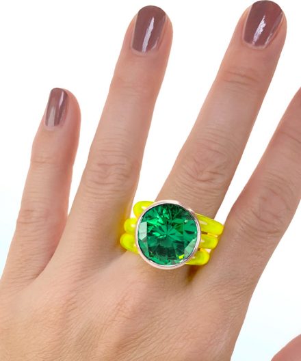 Alternative view of Ring Dakini gross mit Zirkonia Smaragd