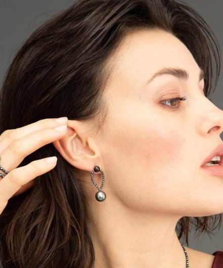 Alternative view of Ohrstecker Artio groß