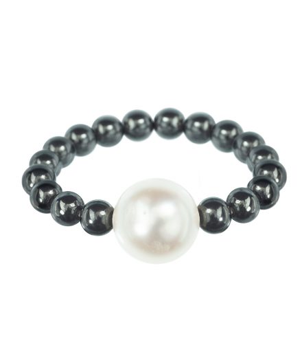 Alternative view of Ring Annea Akoya pearl